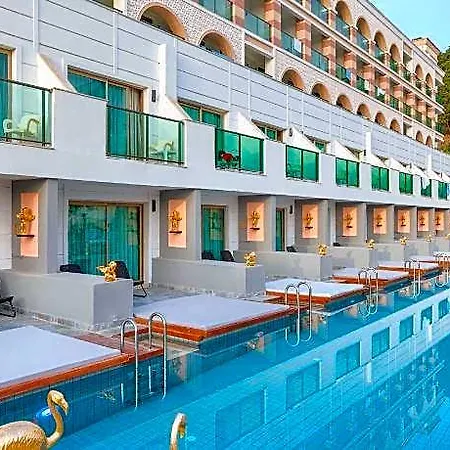 Dosinia Luxury Hotell