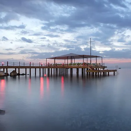 Dosinia Luxury 酒店 贝尔迪比